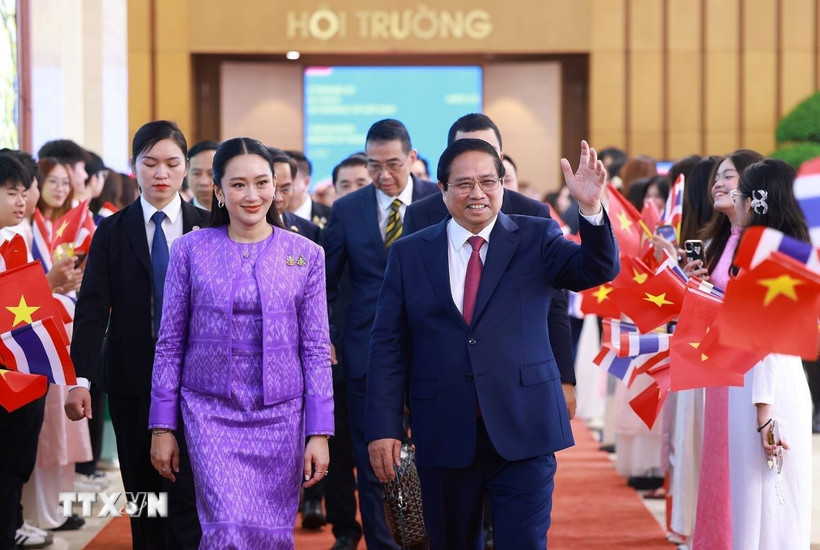 Thủ tướng Phạm Minh Chính và Thủ tướng Thái Lan Paetongtarn Shinawatra. (Ảnh: Dương Giang/TTXVN)