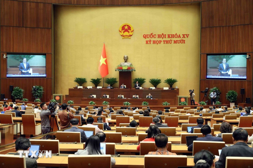 Phó Chủ tịch Quốc hội Lê Minh Hoan điều hành phiên họp. (Ảnh: An Đăng/TTXVN)