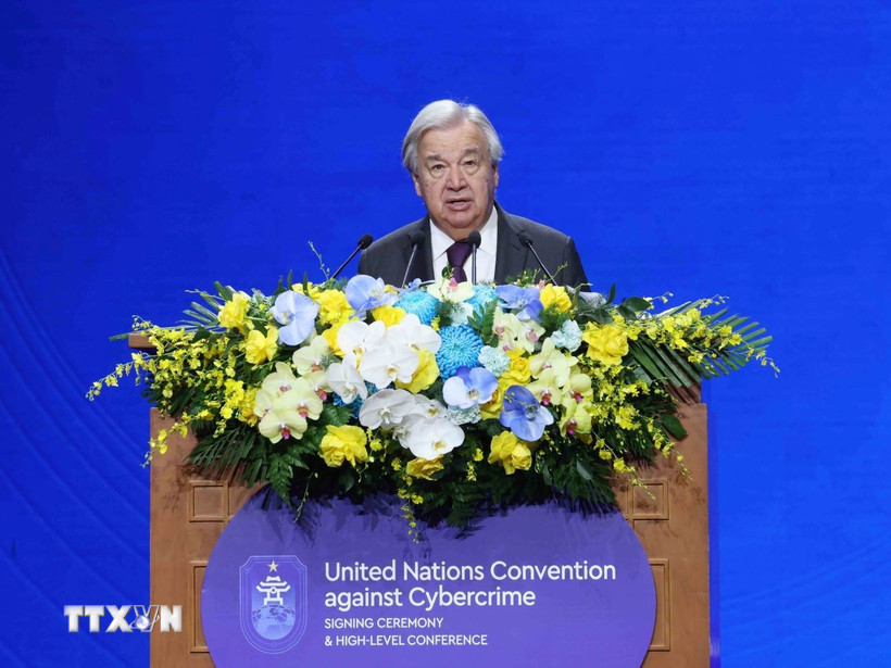 Tổng Thư ký Liên hợp quốc António Guterres phát biểu tại Phiên khai mạc cấp cao Lễ mở ký Công ước Hà Nội. (Ảnh: TTXVN)