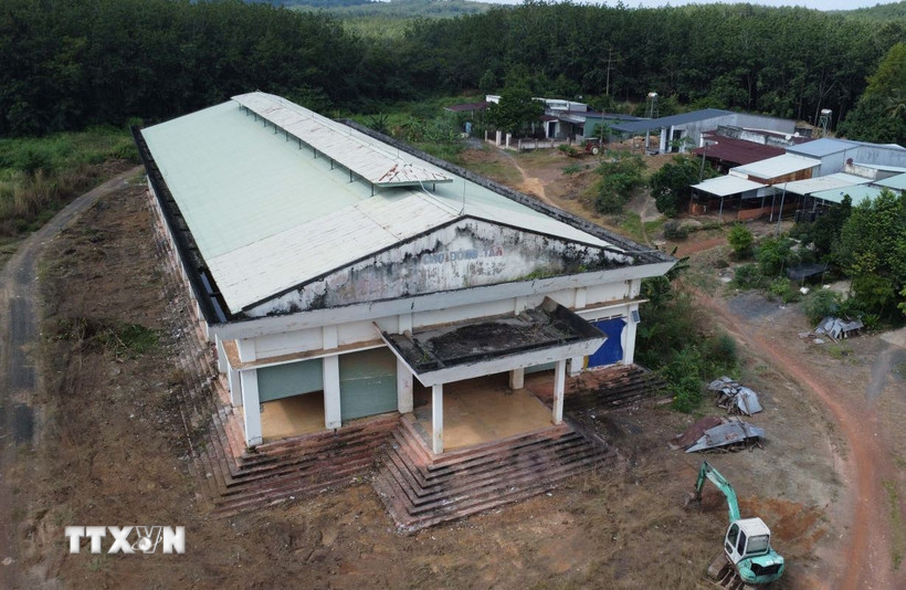 Chợ Đồng Tâm được đầu tư khang trang nhưng bỏ hoang, gây lãng phí. (Ảnh: Đậu Tất Thành/TTXVN)