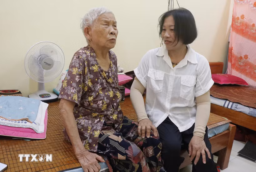 Người dân thôn Ngô Thôn, xã Gia Bình (Bắc Ninh) ở nơi tạm cư nhường đất Dự án Cảng hàng không quốc tế Gia Bình. (Ảnh: Thanh Thương/TTXVN)