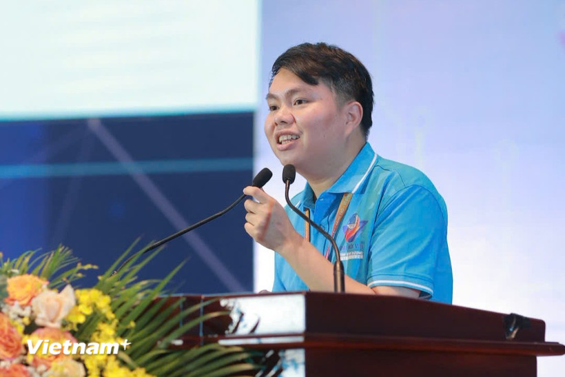 Trương Chấn Sang – người thầy giáo trẻ từng mất sạch ký ức sau một tai nạn kinh hoàng để rồi đứng dậy gieo chữ cho đời chính là một minh chứng sống động cho bản lĩnh con người khi đối diện với nghịch cảnh. (Ảnh: NVCC)