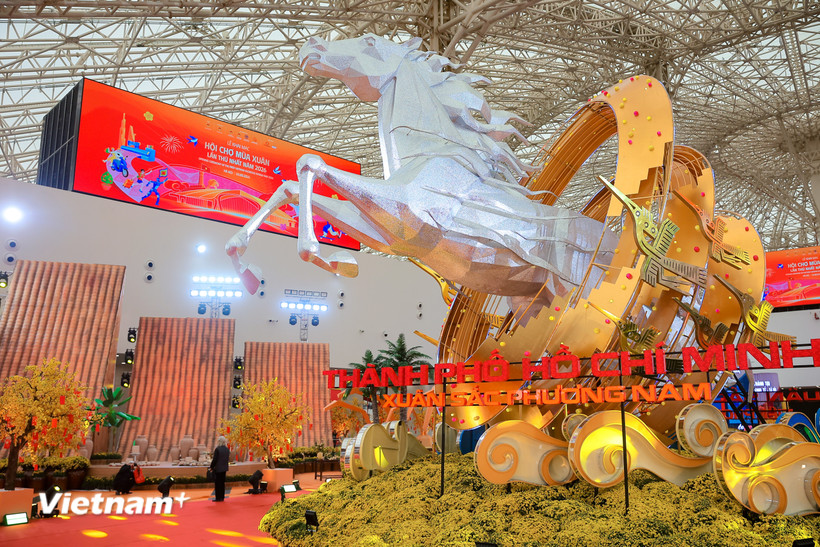 Các chương trình văn hóa-nghệ thuật, có thể nói là “linh hồn” của Hội chợ Mùa Xuân. (Ảnh: PV/Vietnam+)