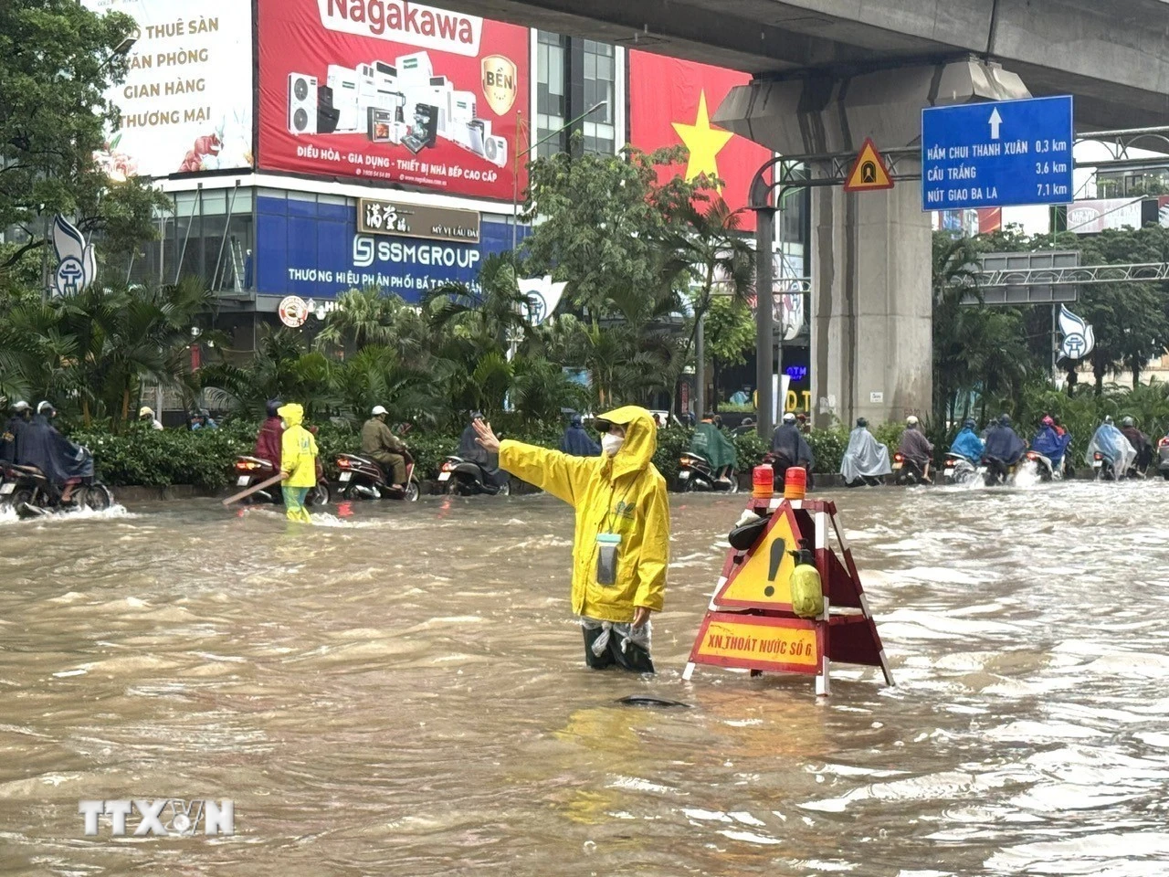 Hà Nội phân luồng nhiều tuyến đường phục vụ thi công dự án chống ngập úng