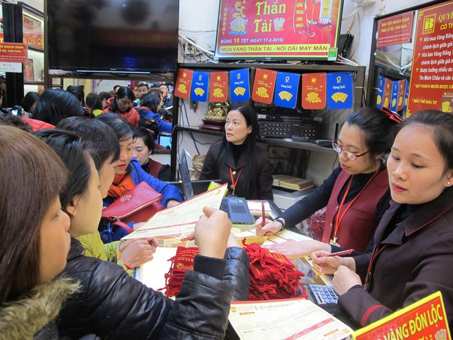 Giá vàng SJC chỉ cao hơn thế giới khoảng 140.000 đồng mỗi lượng ảnh 1