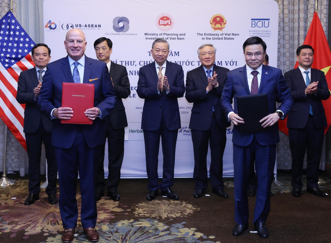 Tổng Bí thư, Chủ tịch nước Tô Lâm chứng kiến lễ trao thoả thuận hợp tác giữa Petrovietnam và Công ty GE Digital International LLC. (Ảnh: PV/Vietnam+) P2.jpg
