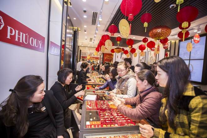 Giá vàng SJC tuột mốc 67 triệu đồng, tỷ giá trung tâm tiếp tục giảm ảnh 1