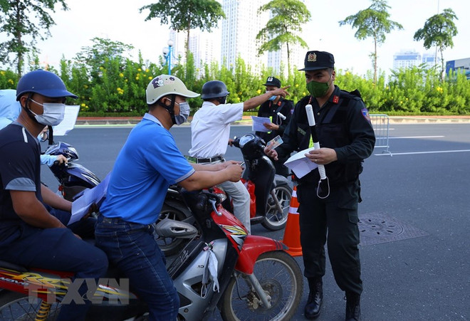 Chủ tịch thành phố Hà Nội: Hai ngày tới chỉ kiểm tra, nhắc nhở ảnh 1