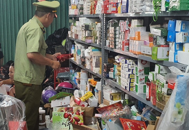 Hà Nội thu giữ hơn 10.000 sản phẩm nghi giả các nhãn hiệu nổi tiếng ảnh 1