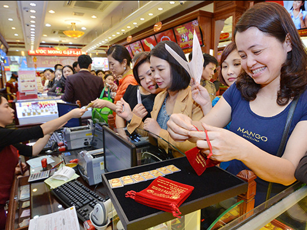 Giá vàng SJC tăng nhẹ, thương hiệu Rồng Thăng Long lại đi ngang ảnh 1