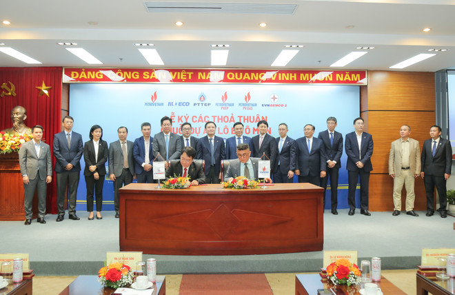 Ký kết Hợp đồng bán khí Lô B giữa Bên Bán (Petrovietnam) với Bên Mua (EVNGENCO2). (Ảnh: PV/Vietnam+) Anh 5.JPG