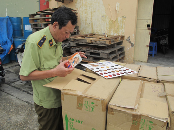 Phát hiện, thu giữ gần 3.000 sản phẩm thuốc nhuộm tóc quá hạn ảnh 1