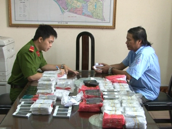 Phát hiện hơn 260 chiếc điện thoại có dấu hiệu giả mạo iPhone 4S ảnh 3