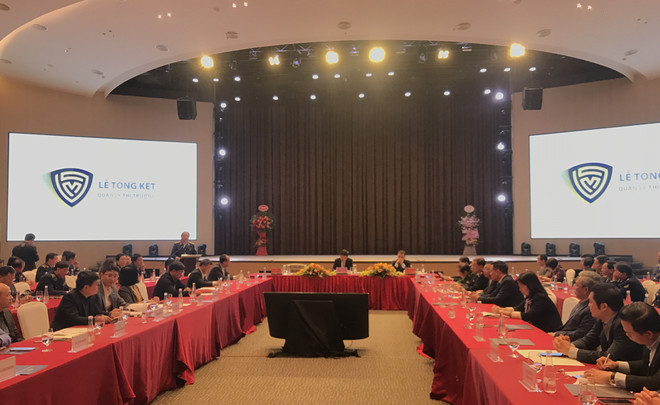 Hội nghị tổng kết lực lượng Quản lý thị trường. (Ảnh: Xuân Quảng/Vietnam+) Cung đường vận chuyển hàng giả, hàng lậu ngày càng lắt léo ảnh 1