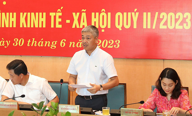 Ông Vũ Duy Tuấn, Phó Giám đốc Sở Kế hoạch và Đầu tư Hà Nội thông tin tại buổi họp báo. (Ảnh: Xuân Quảng/Vietnam+) Hà Nội: Thu hút vốn FDI dẫn đầu cả nước, vượt kết quả năm 2022 ảnh 2