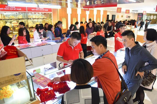 Giá vàng SJC dao động quanh ngưỡng 55 triệu đồng phiên sáng cuối tuần ảnh 1