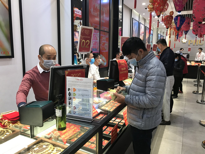 Giá vàng thế giới giảm sâu, chênh lệch với trong nước ở mức rất cao ảnh 1