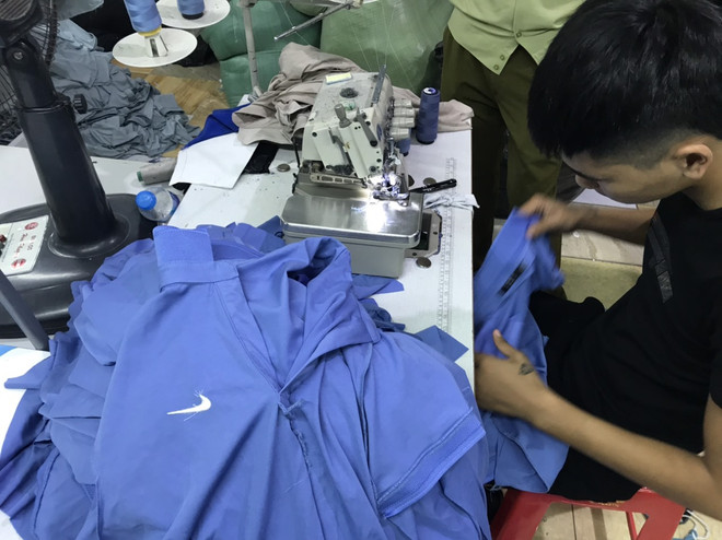 Tăng cường kiểm tra địa bàn để phát hiện các hành vi gian lận thương mại. (Ảnh: Vietnam+) Nguyên chủ tịch Vatap: Không ngành hàng nào 'vắng bóng'... đồ giả ảnh 2