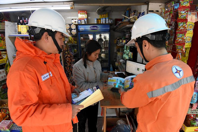 EVNHANOI tích cực tuyên truyền tiết kiệm điện trên địa bàn Thủ đô. (Ảnh: evnhanoi) 409d823a76f2daac83e310.jpg