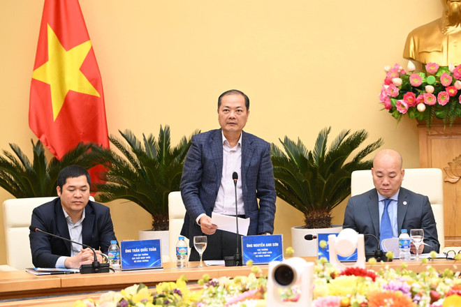 Đại diện các Vụ, Cục chức năng của Bộ Công Thương phát biểu ý kiến tại cuộc họp giao ban. (Ảnh: Đức Duy/Vietnam+) IMG_4516.JPG