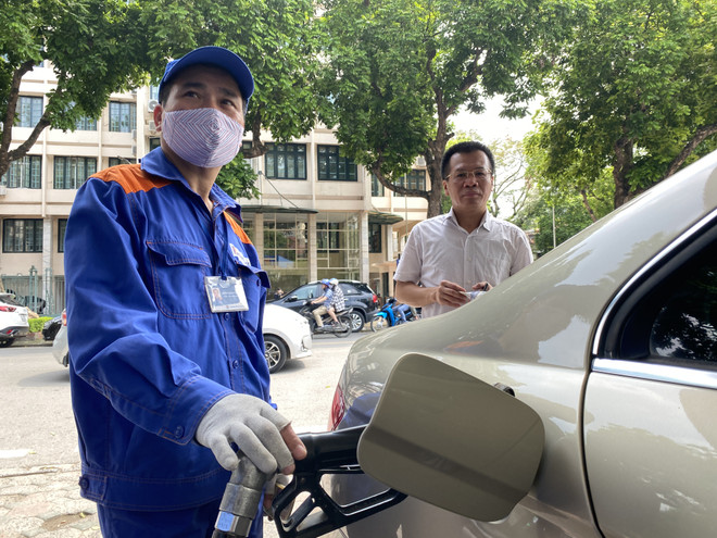 Giá xăng E5 và RON95-III cùng giảm, dầu diesel và dầu hỏa giữ nguyên ảnh 1