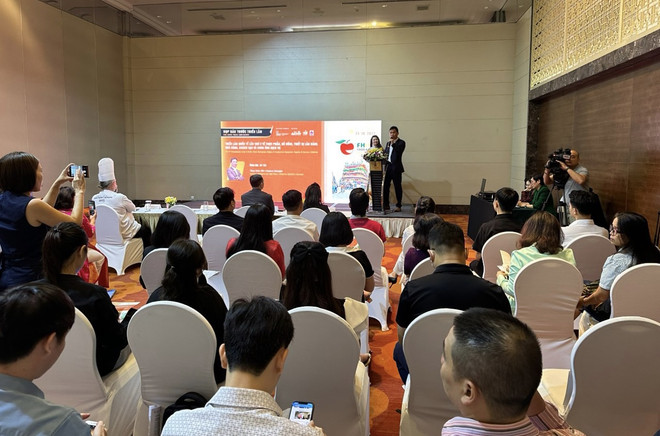 Đại diện Ban tổ chức thông tin về Triển lãm Food & Hotel Hanoi 2023. (Ảnh: Đức Duy/Vietnam+) Nhiều thương hiệu lớn hội tụ tại Triển lãm quốc tế thực phẩm, đồ uống ảnh 1