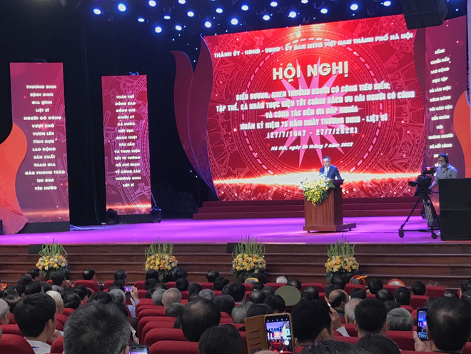 Ông Trần Sỹ Thanh, Chủ tịch Ủy ban Nhân dân thành phố Hà Nội phát biểu tại hội nghị. (Ảnh: Xuân Quảng/Vietnam+) Thành phố Hà Nội biểu dương và tri ân người có công tiêu biểu ảnh 2