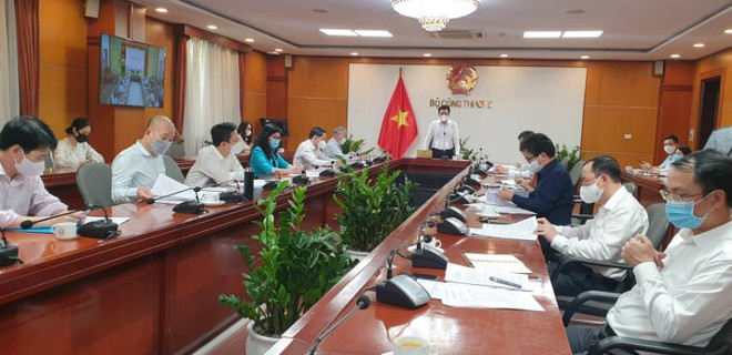 Bộ Công Thương: Ưu tiên tiêm vaccine cho công nhân để đạt mục tiêu kép ảnh 1