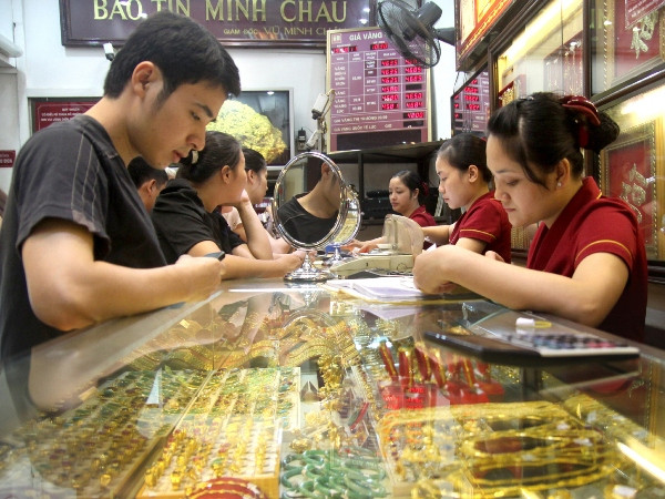 Tăng giá trở lại, vàng SJC chạm ngưỡng 33,70 triệu đồng mỗi lượng ảnh 1