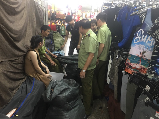 Thu gần 4.700 sản phẩm có dấu hiệu giả và nhái nhãn hiệu tại Ninh Hiệp ảnh 1