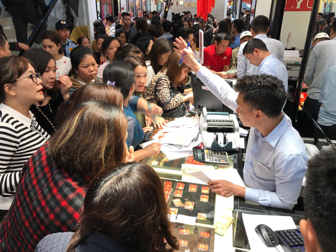 Vàng trong nước vẫn duy trì mức chênh lệch cao so với thế giới ảnh 1