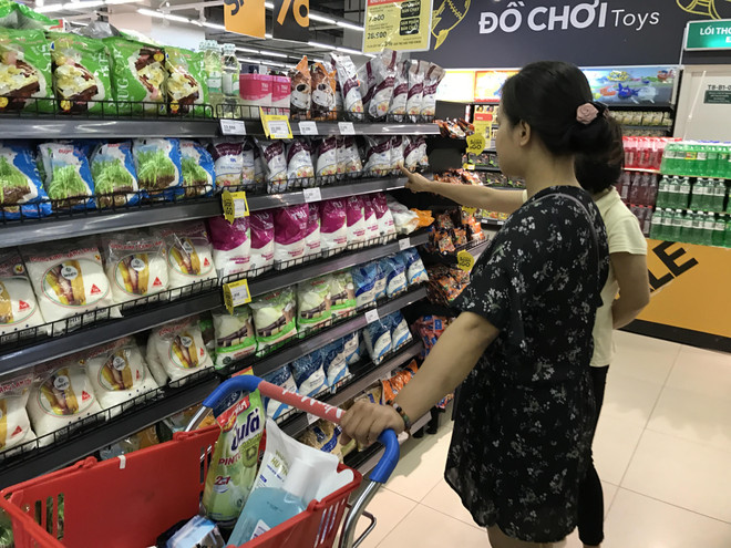 Tiêu dùng thông thái: Đẩy 'quả bóng' trách nhiệm cho khách hàng? ảnh 1