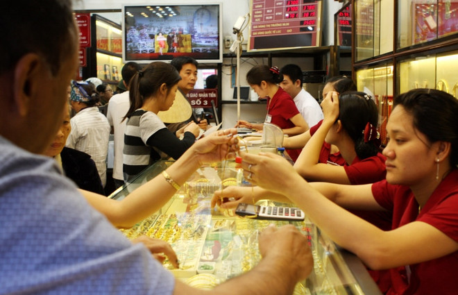 Vàng SJC tiếp tục đắt hơn thế giới gần 2 triệu đồng mỗi lượng ảnh 1