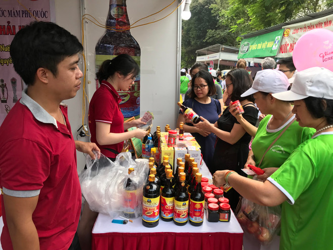 Phát động chương trình ‘Doanh nghiệp cam kết vì người tiêu dùng’ ảnh 1