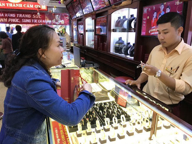 Giá vàng SJC giao dịch không đồng nhất phiên mở cửa đầu tuần ảnh 1