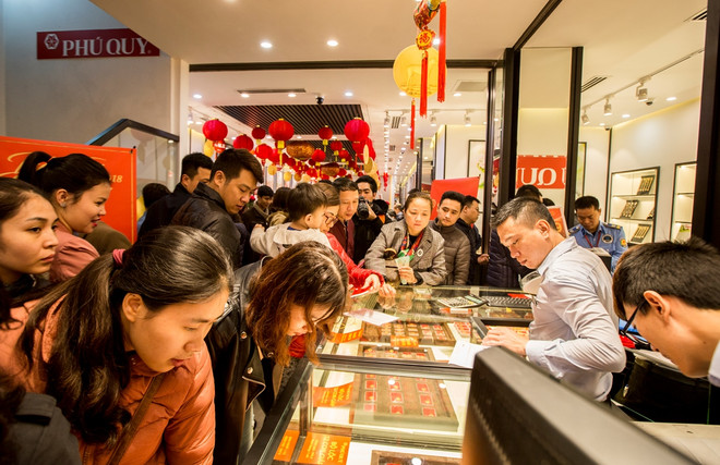 Giá vàng SJC trong nước bật tăng phiên mở cửa ngày cuối tuần ảnh 1