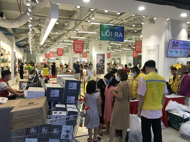 Nhiều chương trình giảm giá sâu trong Tháng Khuyến mại Hà Nội năm 2023 ảnh 1