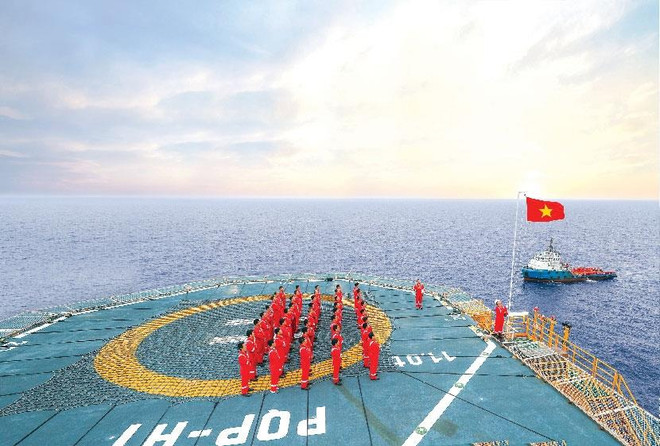 Triển lãm ảnh 60 năm ngành dầu khí thực hiện ý nguyện của Bác Hồ ảnh 2