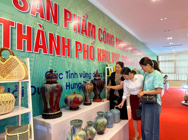 Sản phẩm công nghiệp chủ lực của các địa phương khu vực phía Bắc. (Ảnh: Đức Duy/Vietnam+) vnp_congthuong.jpg