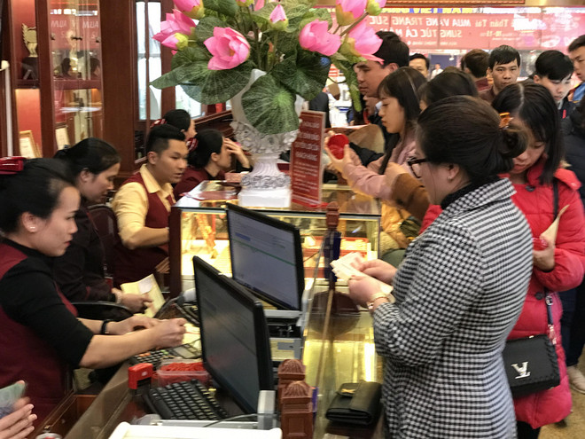 Đảo chiều tăng mạnh, giá vàng SJC lên ngưỡng 56,7 triệu đồng ảnh 1