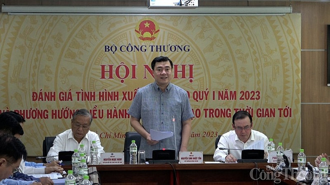 Thứ trưởng Nguyễn Sinh Nhật Tân phát biểu tại Hội nghị. (Ảnh: PV/Vietnam+) Hiệp hội lương thực dự báo giá gạo vẫn ở mức tốt trong ngắn hạn ảnh 2