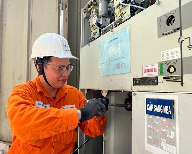 Tiêu thu điện tăng vọt tại Thủ đô, EVNHANOI kêu gọi triệt để tiết kiệm ảnh 1