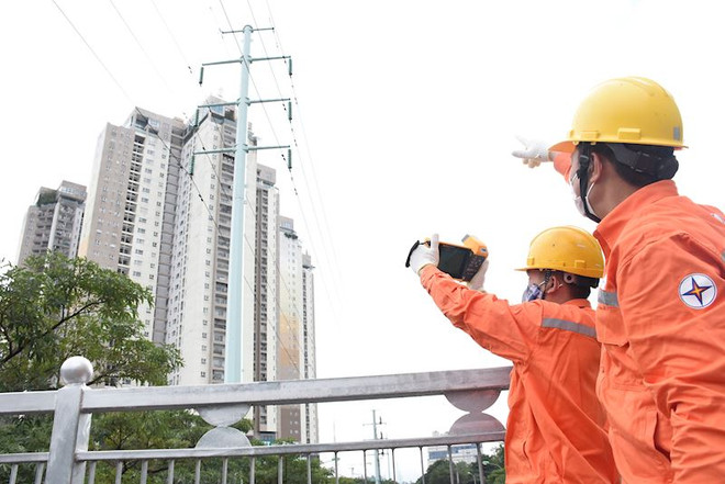 EVNHANOI nâng cao chất lượng quản lý vận hành, đánh giá chất lượng thiết bị. (Ảnh: evnhanoi) EVNHANOI gia tăng các tiện ích hỗ trợ khách hàng sử dụng điện ảnh 1