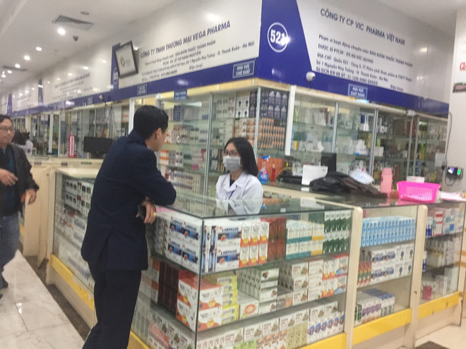 Hà Nội yêu cầu kiểm tra việc tăng giá vật tư, thuốc điều trị COVID ảnh 1