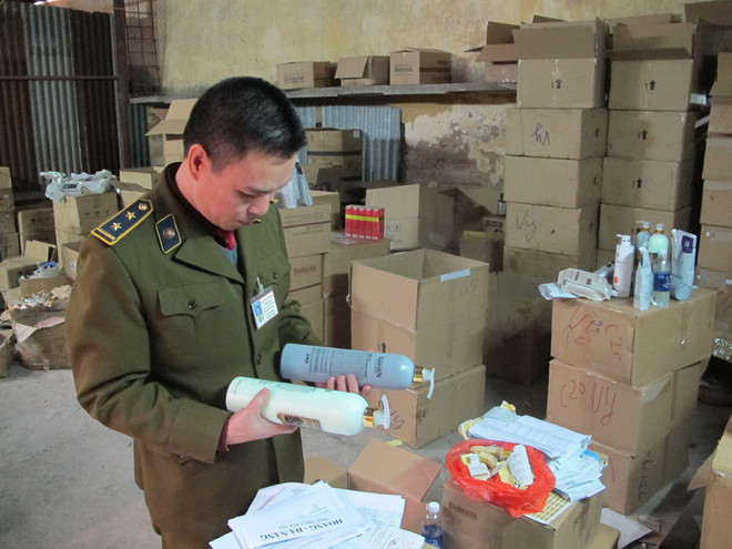 Phát hiện hơn 3.500 đồ mỹ phẩm nhập lậu cất giấu trong kho hàng ảnh 1