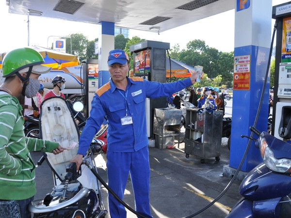 Ảnh chỉ mang tính minh họa. (Nguồn: TTXVN) Quỹ bình ổn giá xăng dầu của Petrolimex còn dư 2.476 tỷ đồng ảnh 1