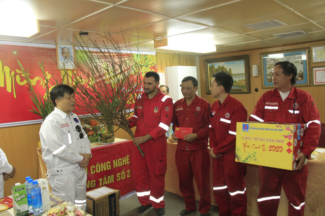 Đón Xuân sớm trên những giàn khoan và công trình dầu khí ảnh 1