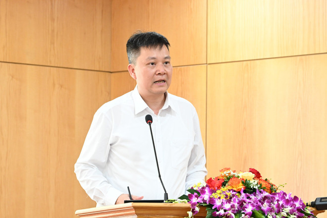 Ông Nguyễn Thế Hữu, Phó Cục trưởng Cục Điều tiết Điện lực thông tin tại buổi họp báo do Bộ Công Thương tổ chức. (Ảnh: Đức Duy/Vietnam+) Hữu.jpeg