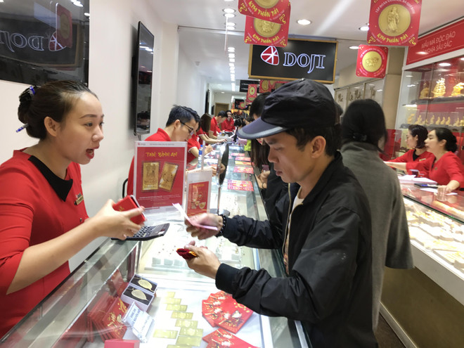 Giá vàng trong nước đồng loạt đi lên ở phiên mở cửa đầu tuần ảnh 1