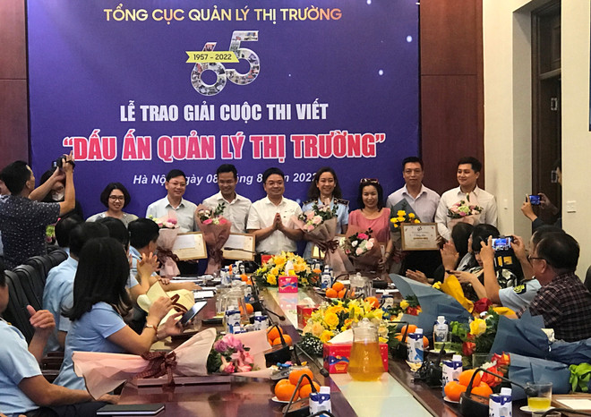 TTXVN nhận hai Giải thưởng Cuộc thi viết ‘Dấu ấn Quản lý thị trường’ ảnh 1